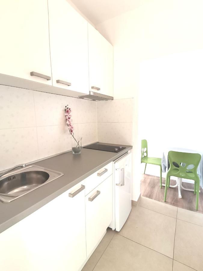 Apt White Idyll, 3 Bedrooms, 3 Bathrooms, Terrace Apt Promajna Exteriör bild