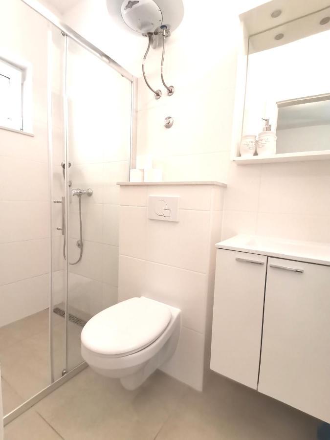Apt White Idyll, 3 Bedrooms, 3 Bathrooms, Terrace Apt Promajna Exteriör bild