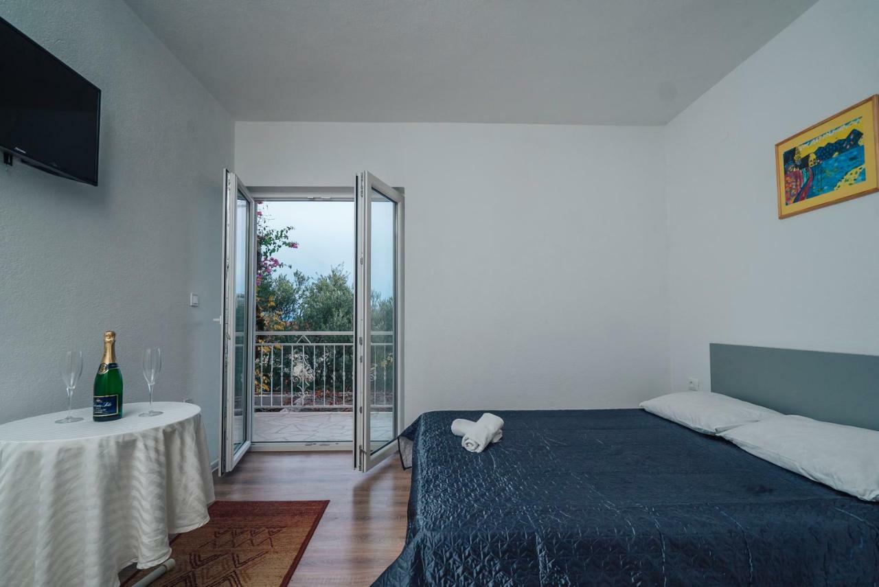 Apt White Idyll, 3 Bedrooms, 3 Bathrooms, Terrace Apt Promajna Exteriör bild
